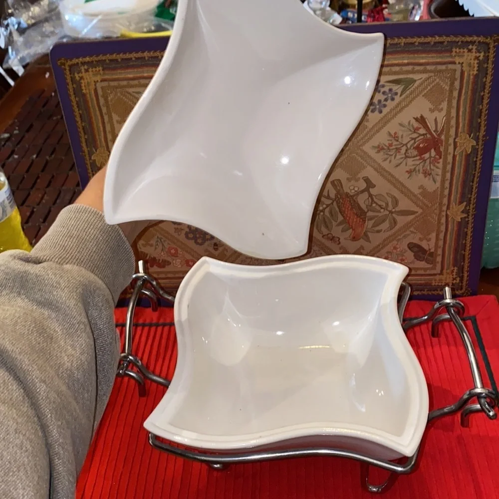 Godinger Silver Art 1 quart porcelain baker with warmer stand and lid
